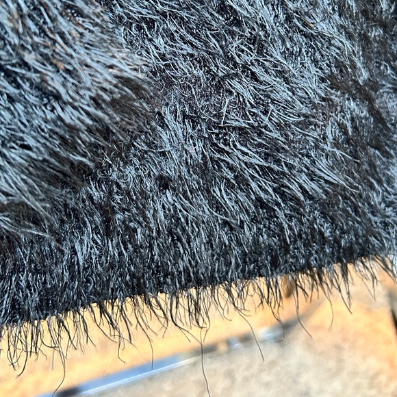 Fuzzy eyelash sweater - Picture 8 of 8